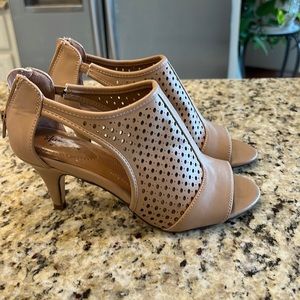 Style & Co Tan heels! So cute! Wore once! Size 6!
